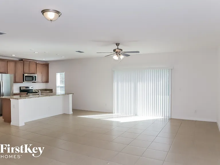 4999 Royal Point Ave — Photo 4