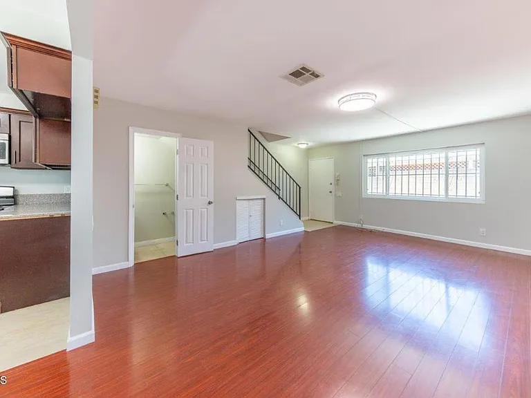 6741 Nagle Ave — Photo 2