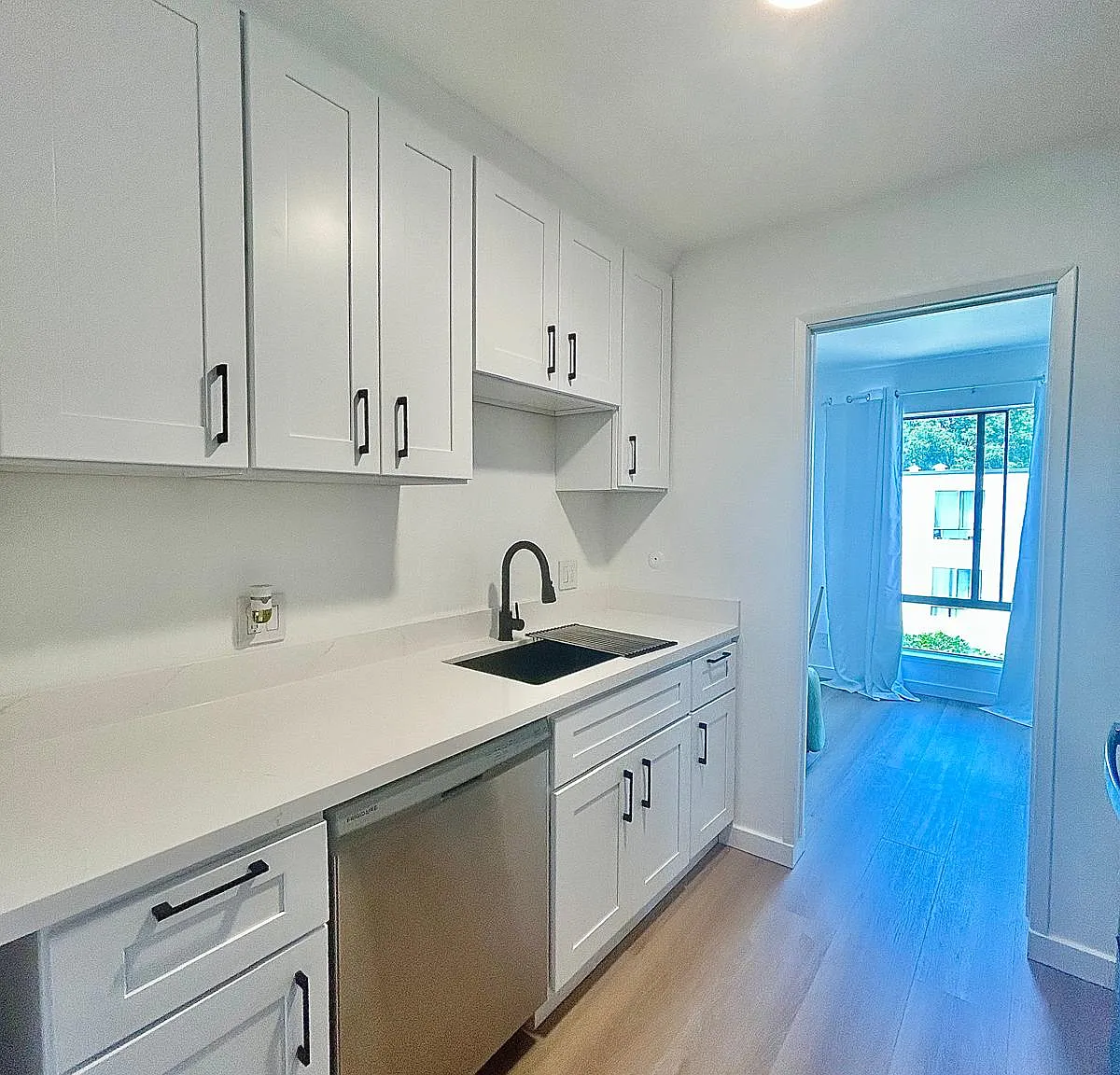 2 bed, 893 sqft, $3,000 — Photo 2