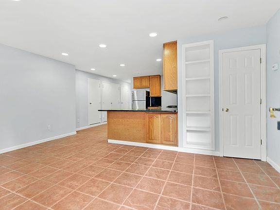 4th image of 23-11A Broadway #1CC