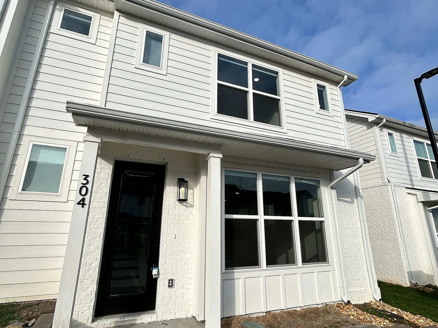 3 bed, 2.5 bath, 1309 sqft, $1,715 — Photo 1