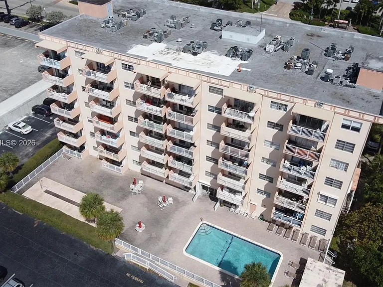 2200 E Hallandale Beach Blvd #605 — Photo 2