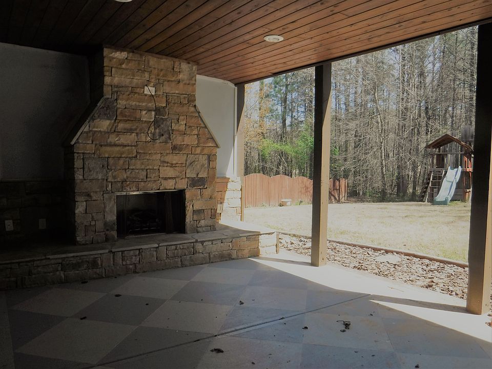 Covered patio with fireplace
