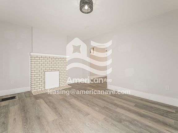 1104758_002_living_room_2.jpg