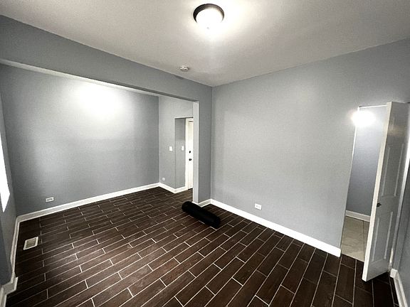 5th image of 10410 S Maryland Ave #1