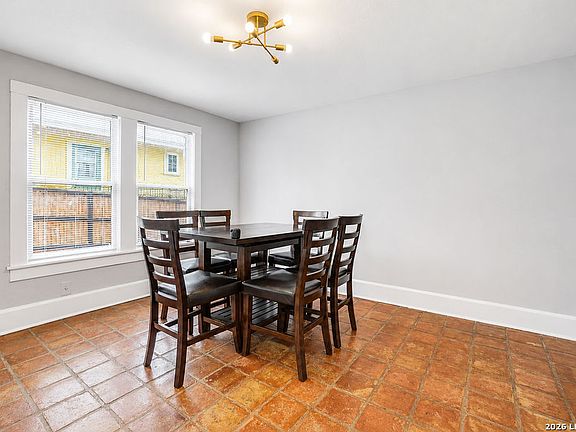 4th image of 406 E Mulberry