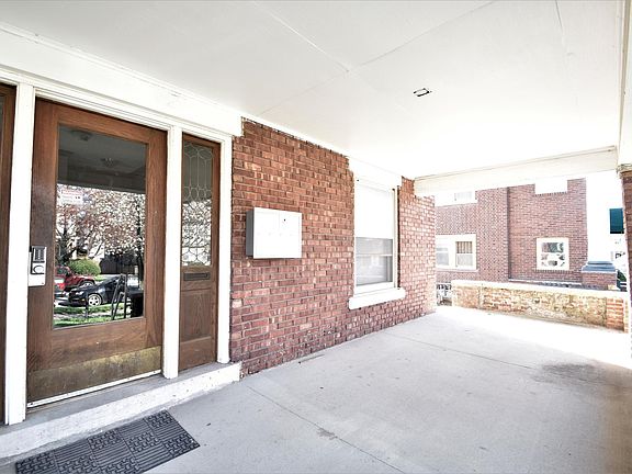 2nd image of 3419 Wyandotte St APT 2