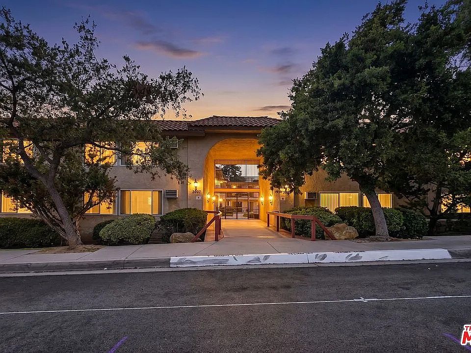 1st image of 3907 La Crescenta Ave APT 207