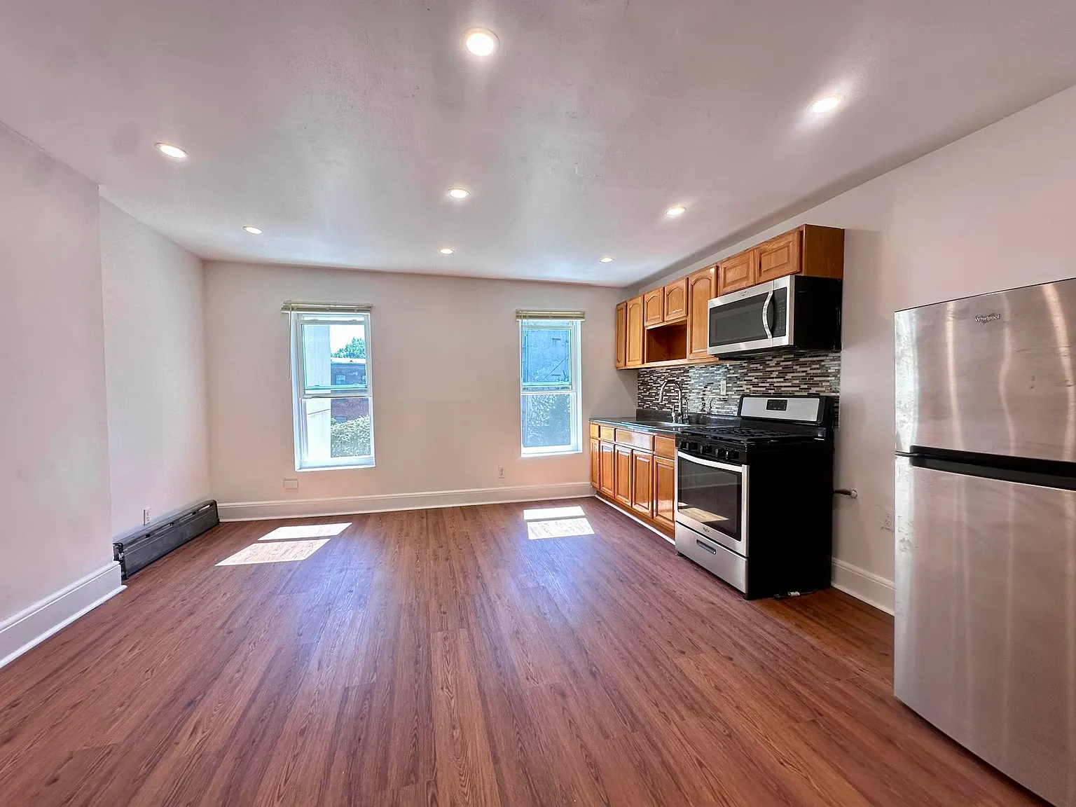 906 Lafayette Avenue — Photo 4