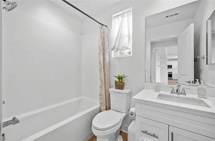 4382 Pacifica Way — Photo 3
