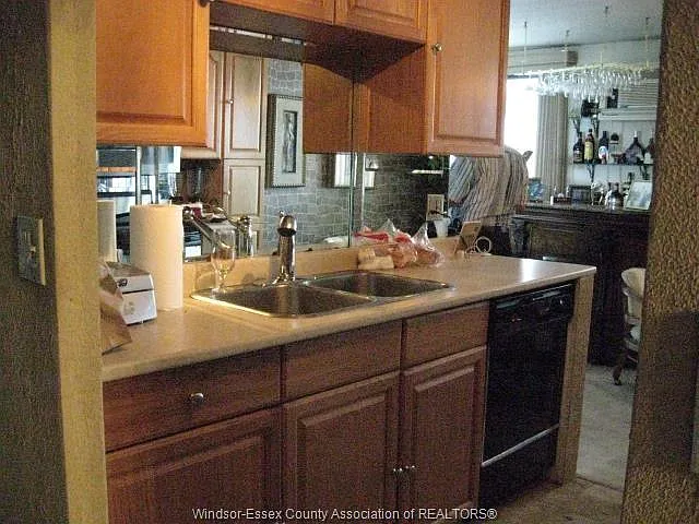 150 Park St W #2407 — Photo 4