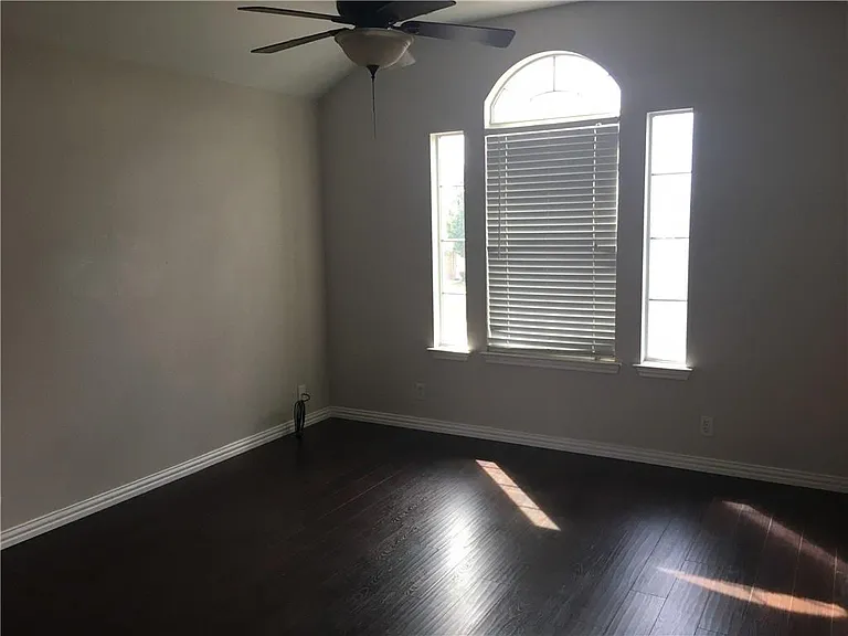 312 Estate Dr — Photo 12