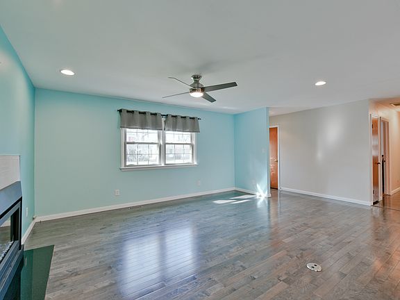 3rd image of 894 Arnett Dr