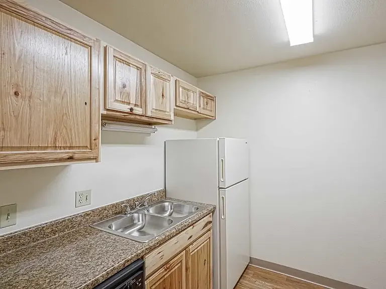Pine Creek Apartments — Photo 4