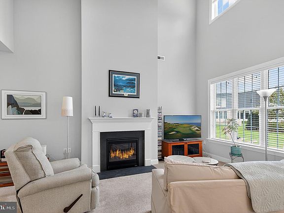 3rd image of 922 Turnstone Cir