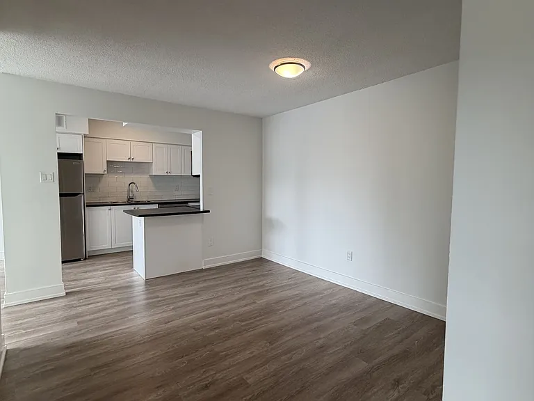 147 Wellington St W #202 — Photo 5