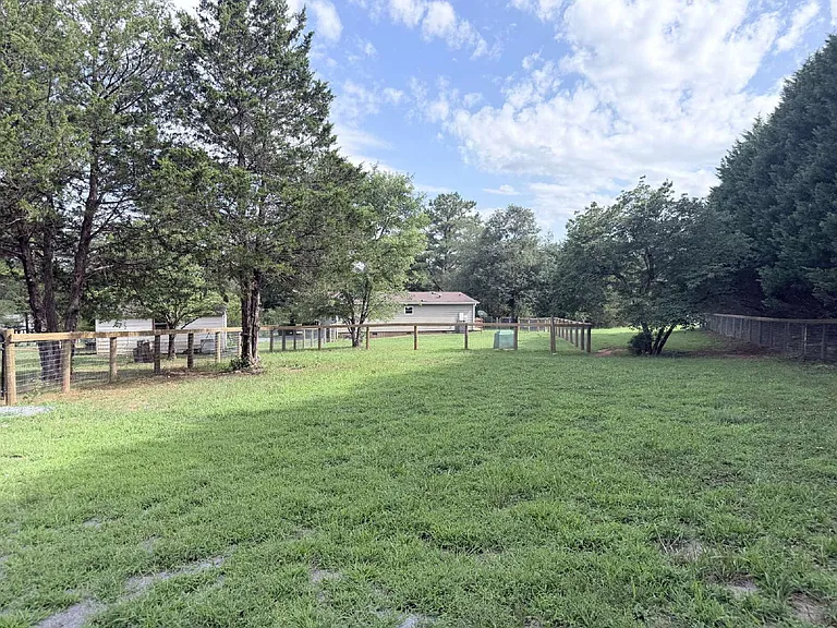 129 Redwood Ln — Photo 5