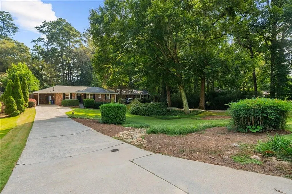 3 bed, 2.5 bath, 1643 sqft, $3,750 — Photo 3