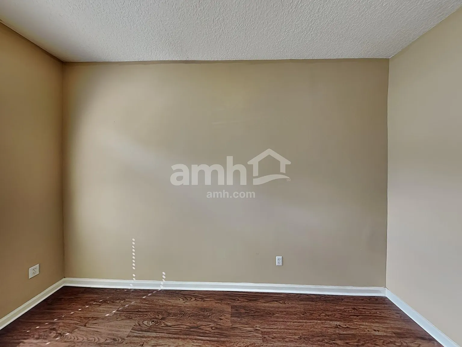 4 bed, 2.0 bath, 1978 sqft, $2,535 — Photo 4