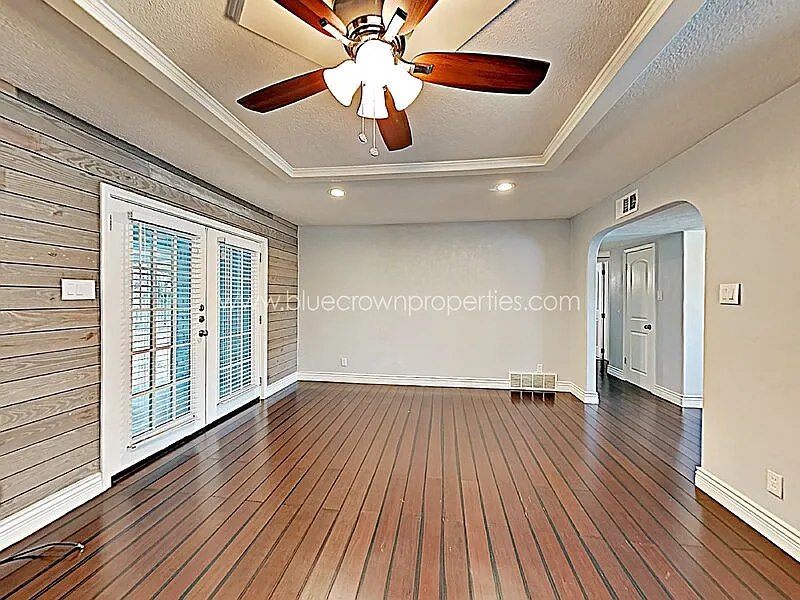 3 bed, 2.0 bath, 1897 sqft, $2,495 — Photo 2