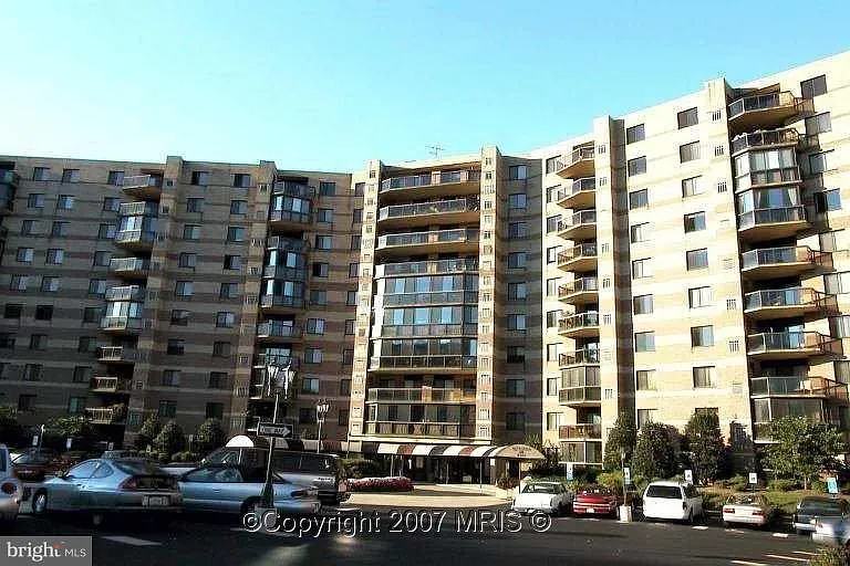 8360 Greensboro Dr #1006