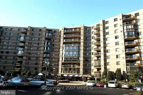 8360 Greensboro Dr #1006 Photo 1