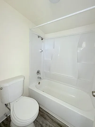 BROADWAY APARTMENTS — Photo 35