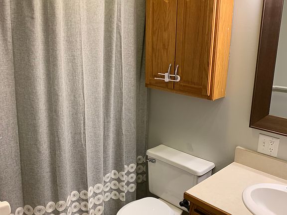 5th image of 1821 Lakeview Dr