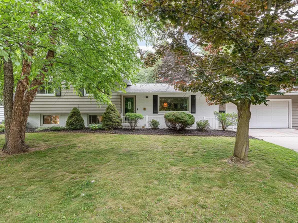 190 Westview Dr, Alma, MI 48801