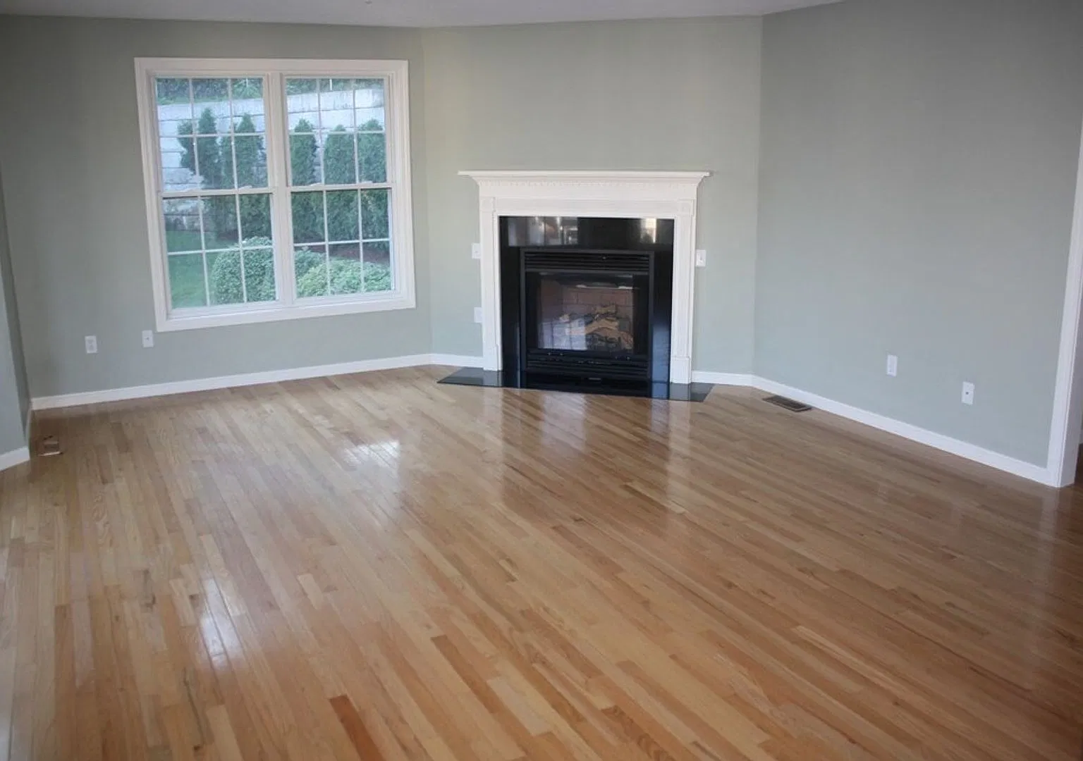 Riverbend End-Unit Townhouse for Rent: Lowell/Tyngsborough Line — Photo 3