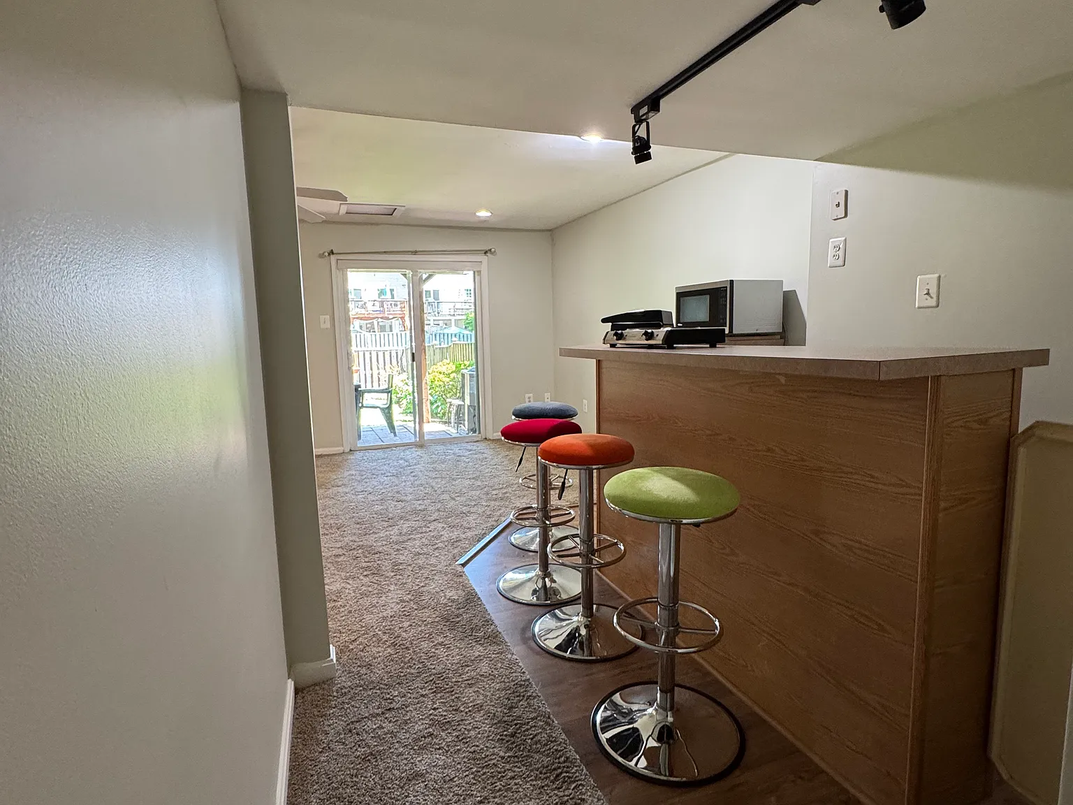 Studio, 1300 sqft, $1,000 — Photo 4