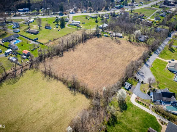 Howard Ct, Elizabethton, TN 37643