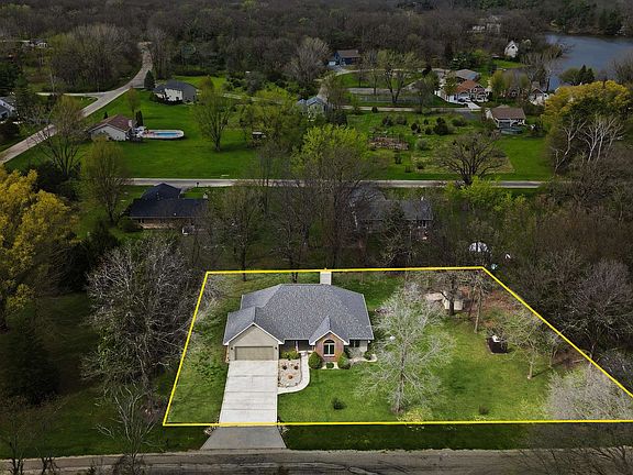 2nd image of 307 Portage Ln