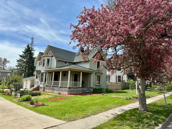 319 W South St, Woodstock, IL 60098