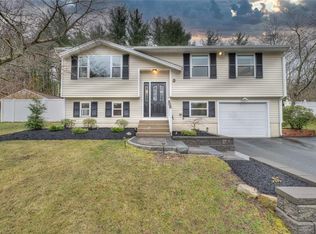 3 Canyon Dr, Coventry, RI 02816