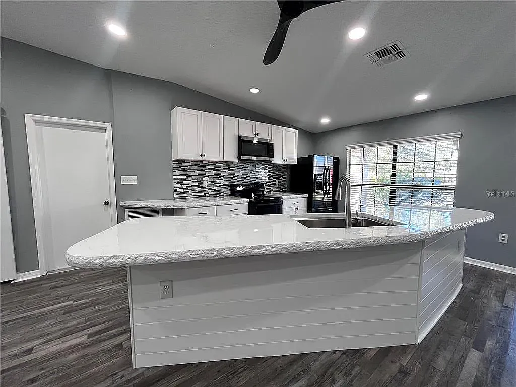 3 bed, 1534 sqft, $2,300 — Photo 2
