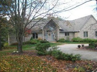 2619 Wixom Rd, Commerce Township, MI 48382
