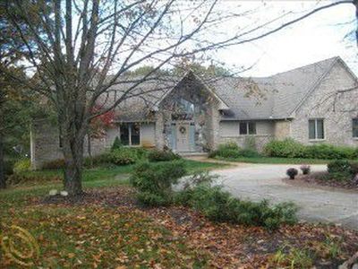2619 Wixom Rd, Commerce Township, MI, 48382