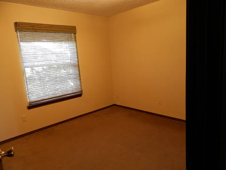 331 NE Spruce Ave — Photo 6