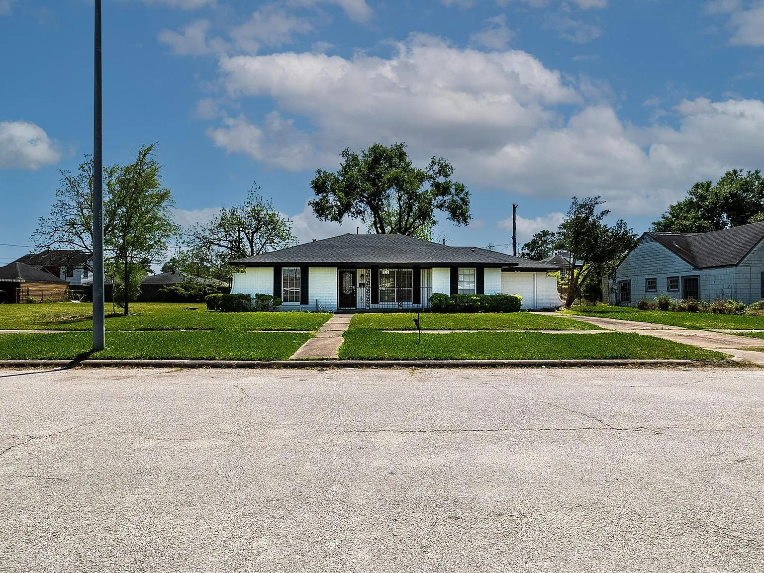 3 bed, 2.0 bath, 1428 sqft, $2,650 — Photo 2