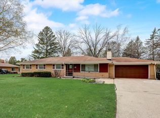 W228N4043 Crescent Dr, Pewaukee, WI 53072