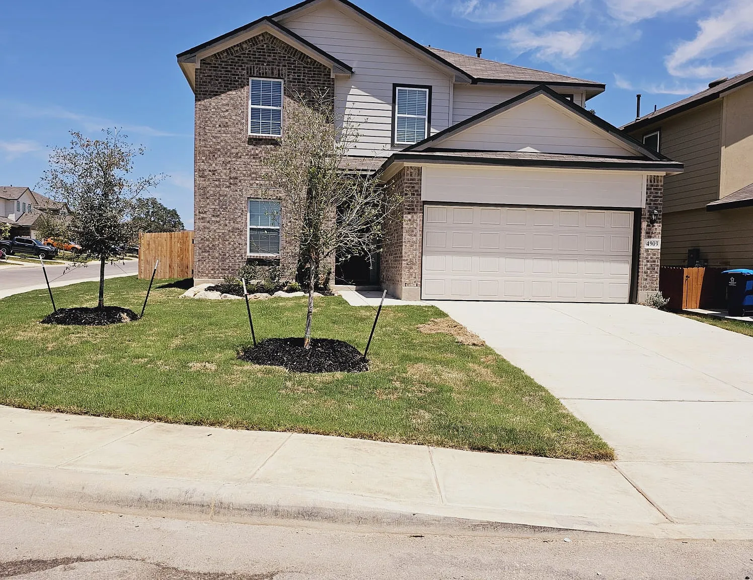 5 bed, 3.5 bath, 2800 sqft, $2,500 — Photo 1