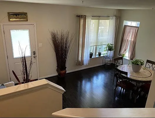 3 bed, 2.5 bath, 1990 sqft, $3,100 — Photo 4