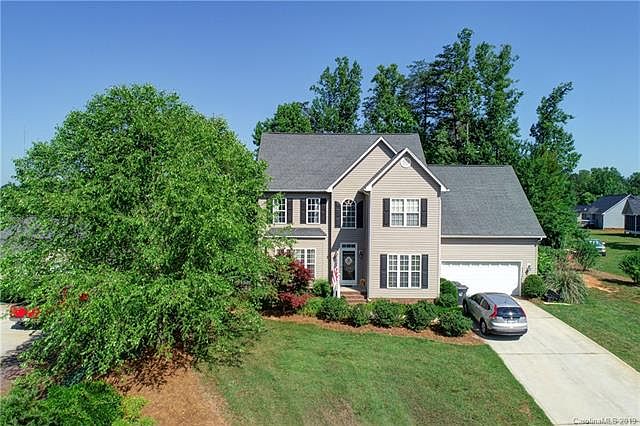 1st image of 113 Johnsbury Dr #15
