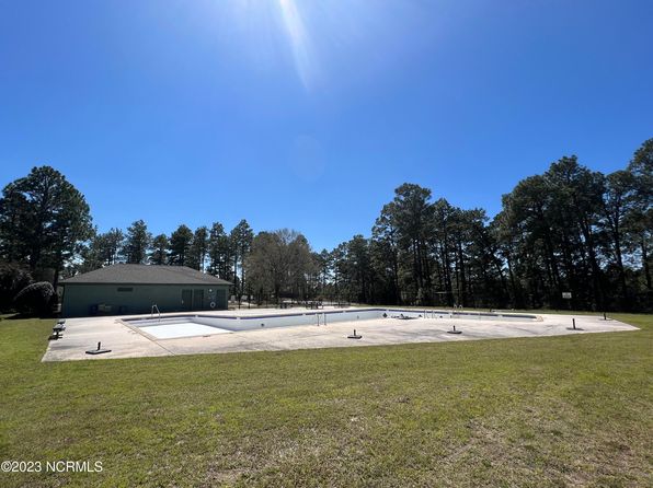 207 Foxkroft Dr, Jackson Springs, NC 27281