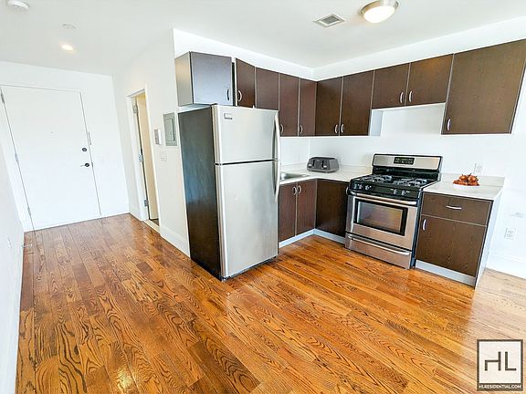 4th image of 1143 De Kalb Ave #2