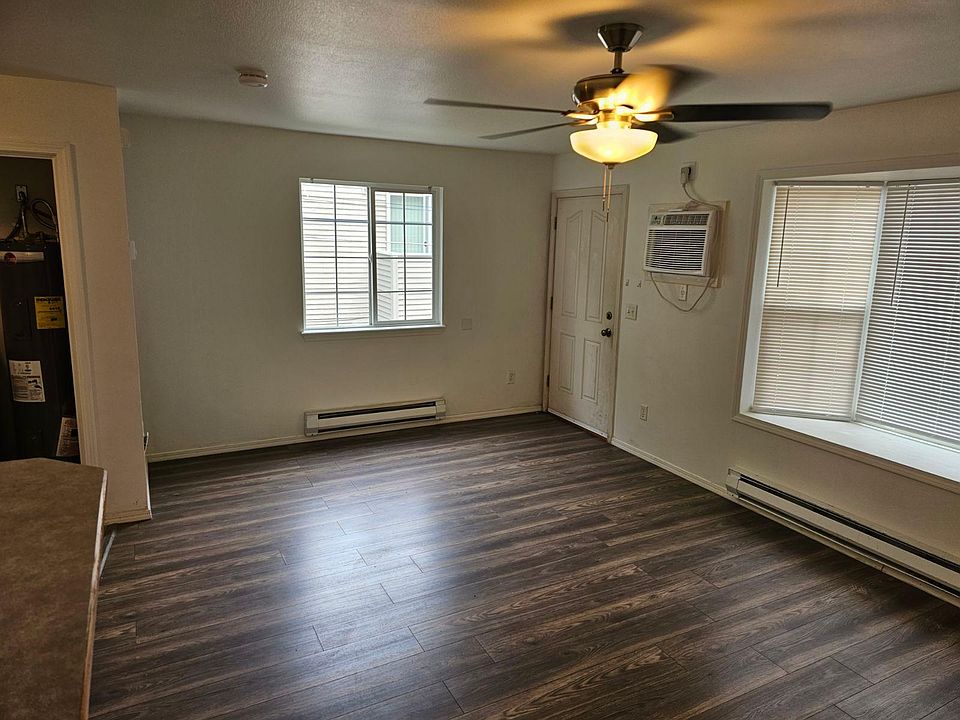 Entry/living room