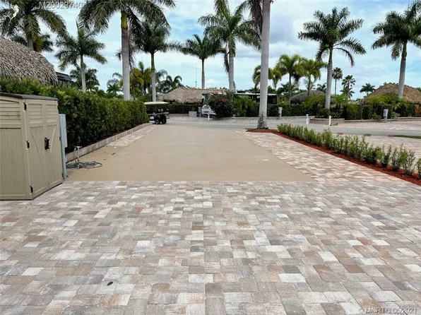 172 NW Hazard Way, Port Saint Lucie, FL 34986