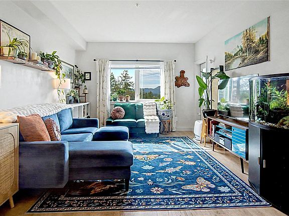 2nd image of 4830 Cedar Ridge Pl #103