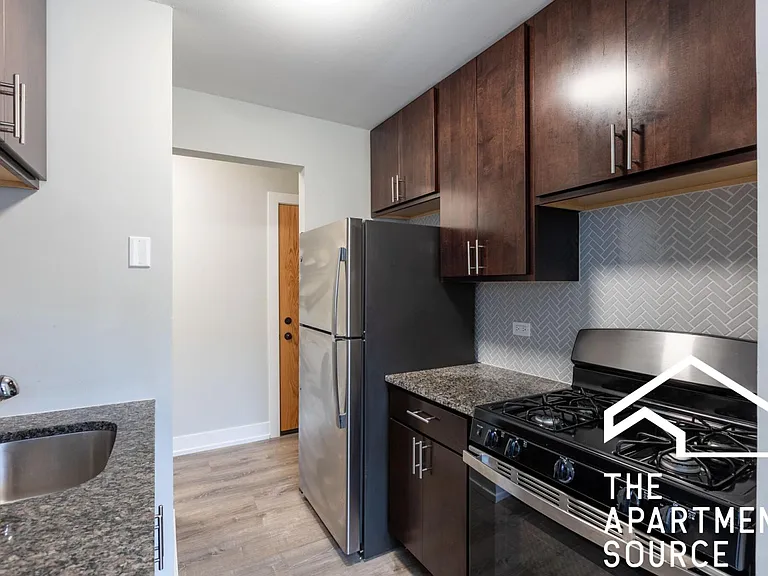 533 W Surf St #530-412 — Photo 2
